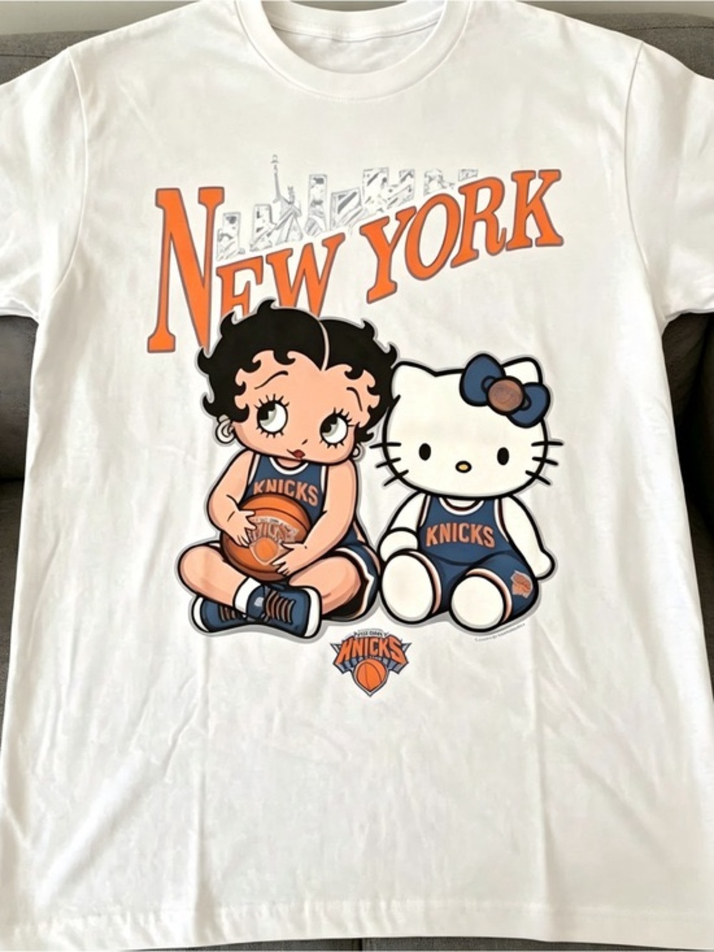 New York Knicks Graphic White Short Sleeve Tee